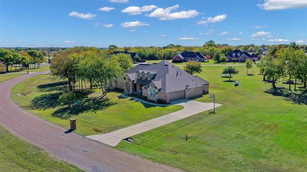 82 Forest Hills Circle, Gunter, TX 75058