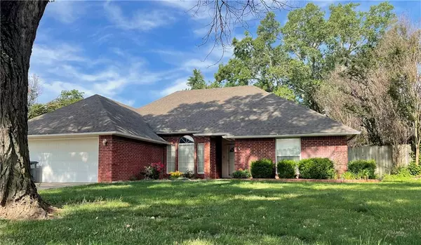 1202 Briar Creek Road, Enid, OK 73703