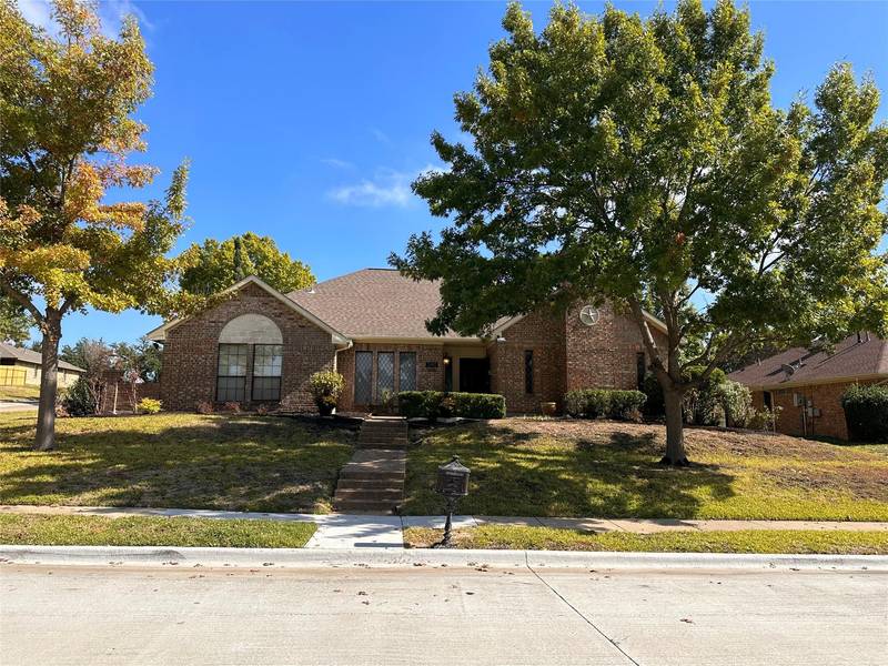 2402 Country Valley Road, Garland, TX 75041