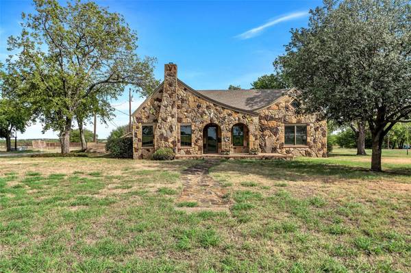 10694 Range Road,  Justin,  TX 76247