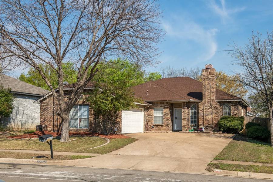 1705 Raton Drive, Arlington, TX 76018