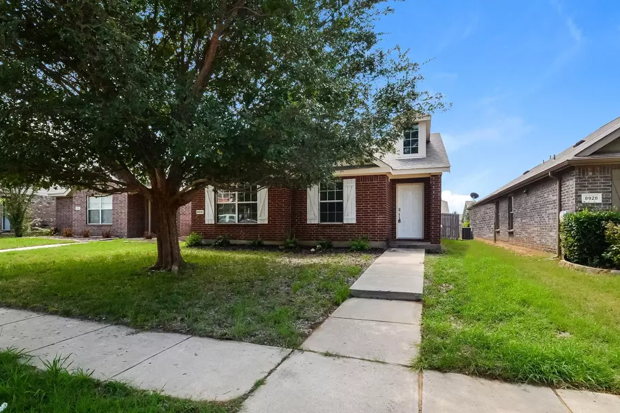 8932 Eastwood Avenue, Cross Roads, TX 76227