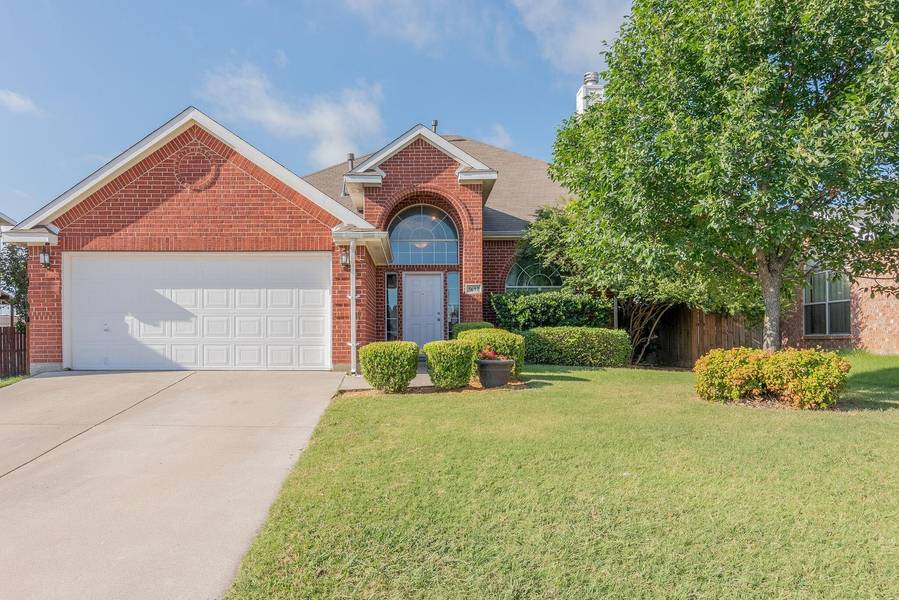 5612 Lawnsberry Drive, Fort Worth, TX 76137