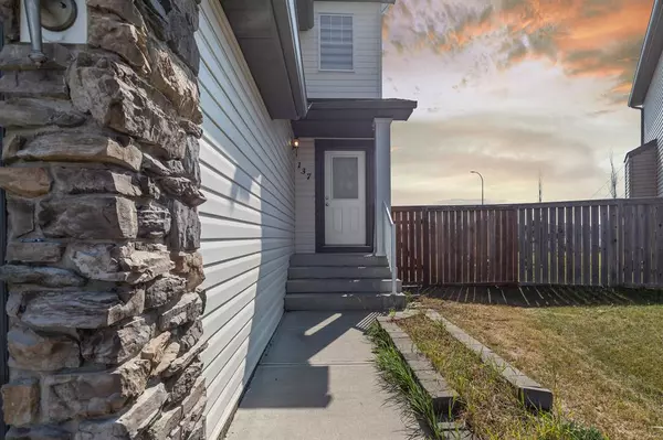 Calgary, AB T3J 4Z3,137 Saddlefield PL