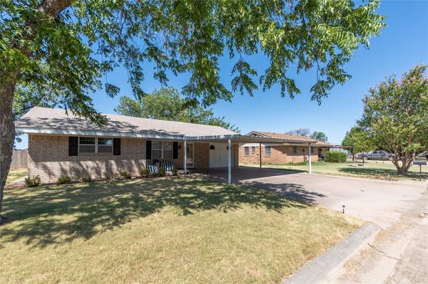 1304 Portland Avenue, Stamford, TX 79553