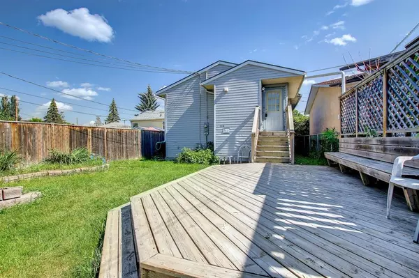 Calgary, AB T3B 0G5,7214 Bowness RD NW