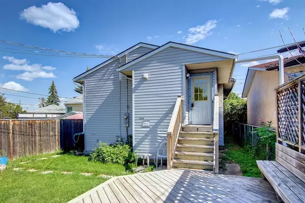 Calgary, AB T3B 0G5,7214 Bowness RD NW