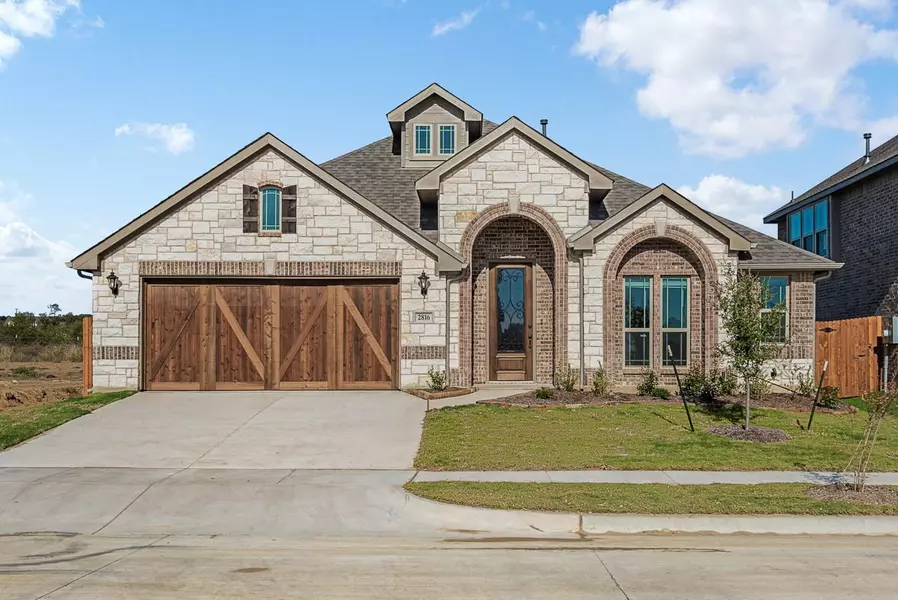 2816 Richard Street, Burleson, TX 76028