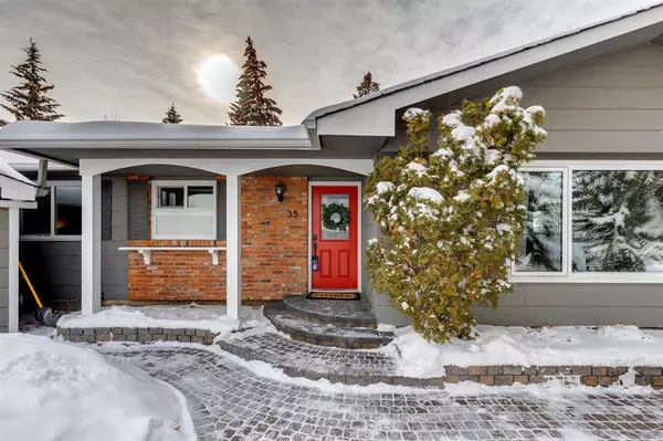 Calgary, AB T2J3H7,35 Lake Lucerne Close SE