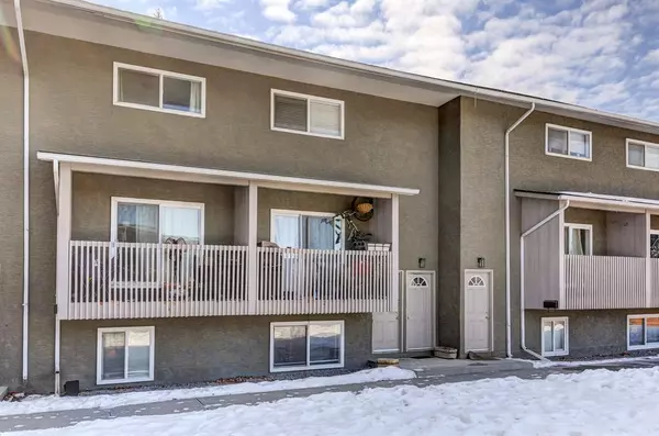 Calgary, AB T3B 3P3,8112 36 AVE NW #5