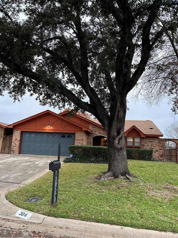 304 Concord Drive, Hurst, TX 76054