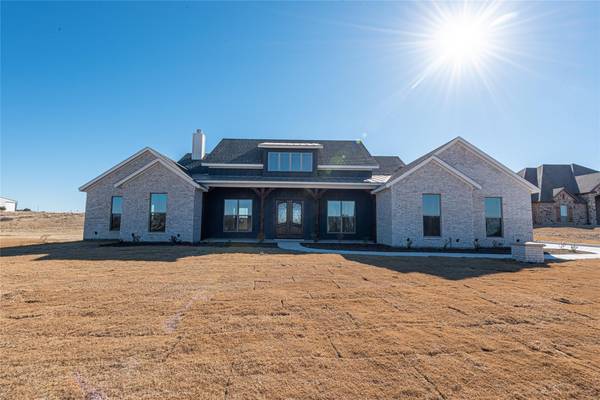 1073 Eagles Bluff Drive, Weatherford, TX 76087