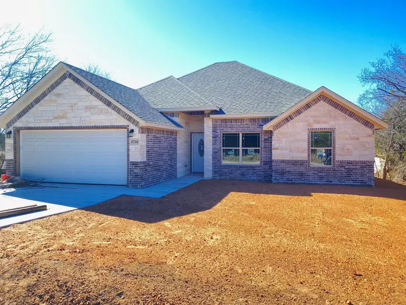 5718 Stonegate Circle, Granbury, TX 76048