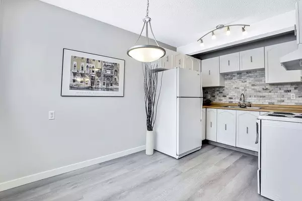 Calgary, AB T2H 1H9,5520 1 AVE SE #43