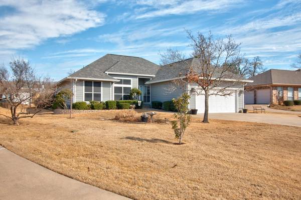 411 Kiowa Drive E, Lake Kiowa, TX 76240