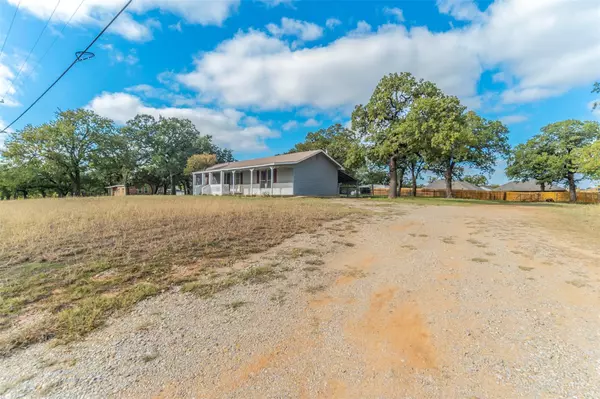 807 E 3rd Street, Springtown, TX 76082