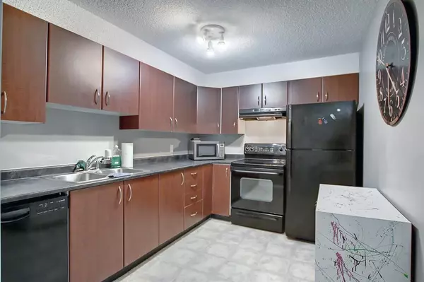 Airdrie, AB T4B 3H8,304 Mackenzie WAY SW #8314