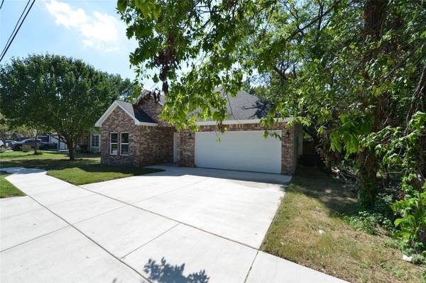 104 Munchus Street, Waxahachie, TX 75165