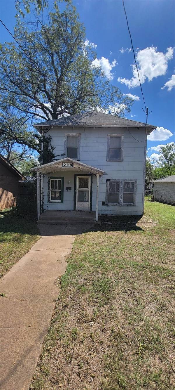 208 E 4th Street, Coleman, TX 76834