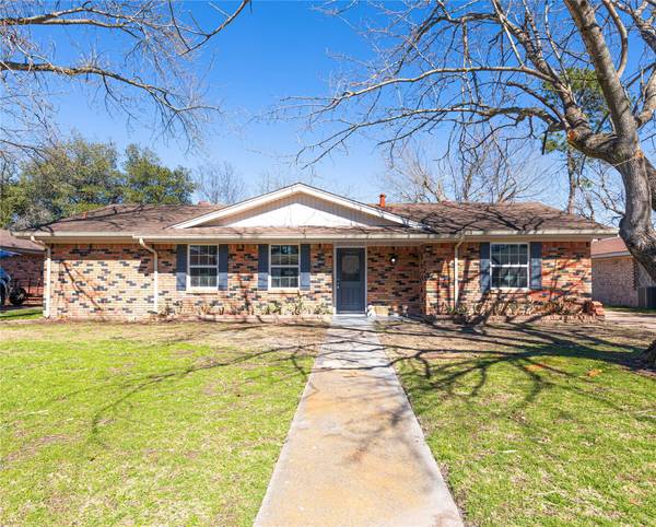 204 Stonegate Street, Terrell, TX 75160