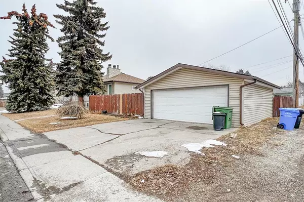 Calgary, AB T2E 3H3,3308 2 ST NE