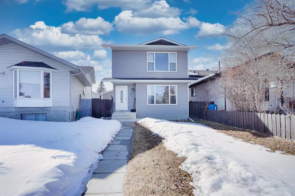 Calgary, AB T3J 2S3,17 Martingrove CT NE