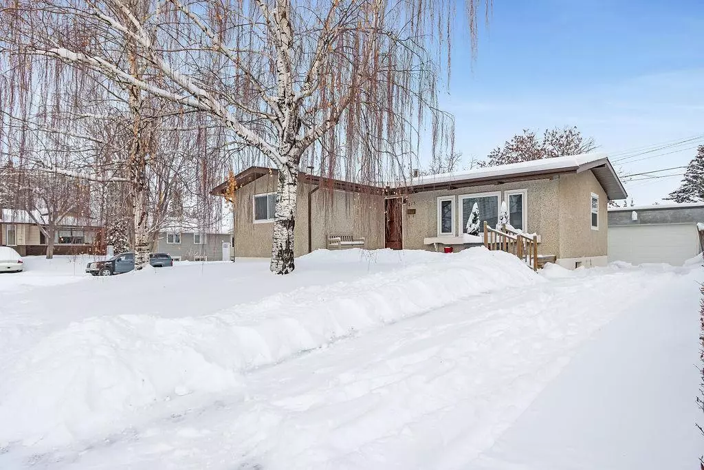 Calgary, AB T2J 0T3,215 Allan CRES SE