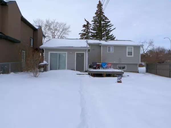 Calgary, AB T3B 2P7,4648 82 ST NW