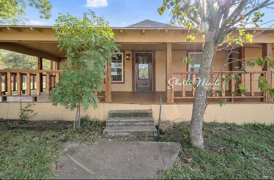 209 W College Avenue, Alvarado, TX 76009