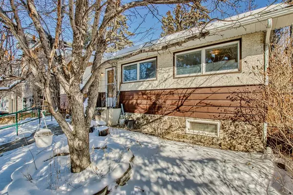 Calgary, AB T3B 0Y3,4712 22 AVE NW