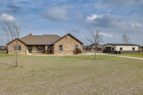 105 S Casey Court,  Springtown,  TX 76082