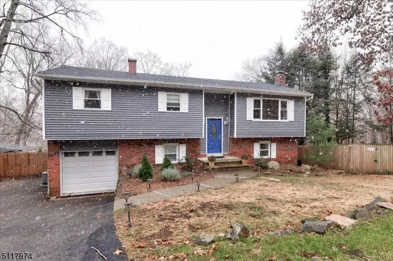 62 Smokey Ridge Rd, Ringwood Boro, NJ 07456