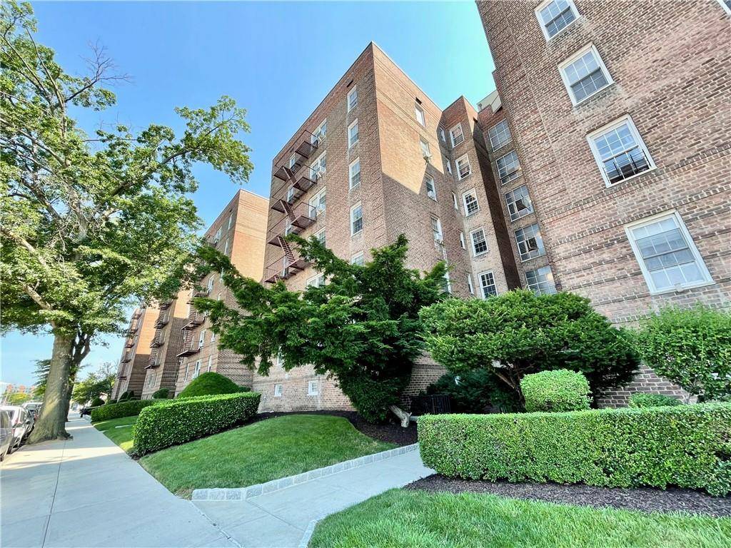 6393 Woodhaven BLVD #4E3, Rego Park, NY 11374