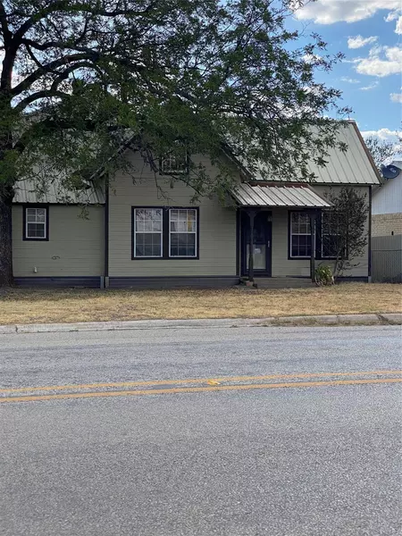 206 S 1st Street, Santa Anna, TX 76878