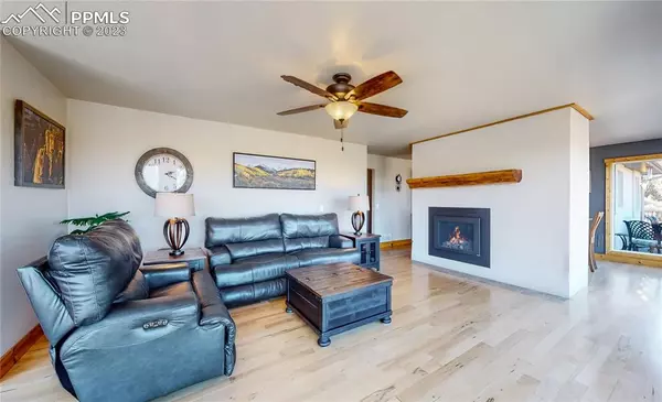 Larkspur, CO 80118,6925 Fox CIR