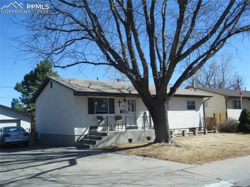 2108 Lynwood LN, Pueblo, CO 81005