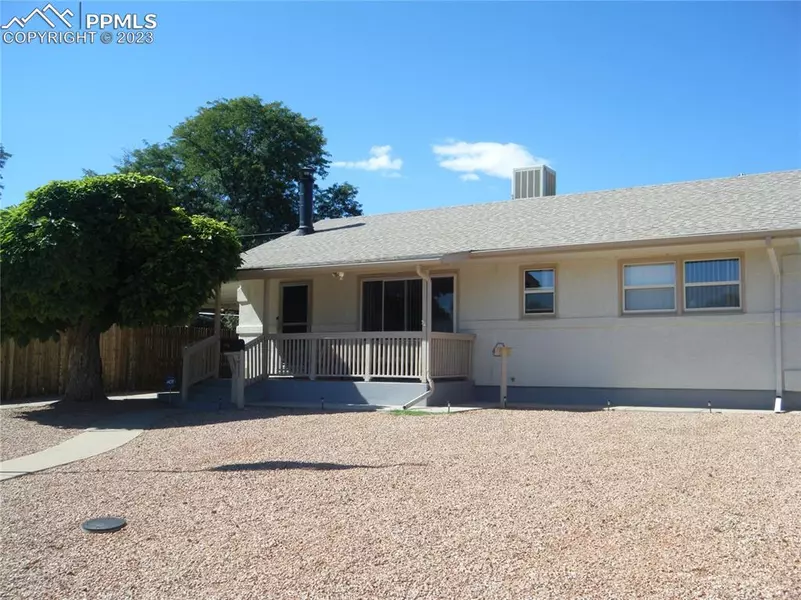 1911 Driftwood LN, Pueblo, CO 81005