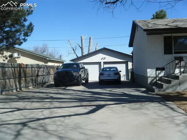 Pueblo, CO 81005,2108 Lynwood LN