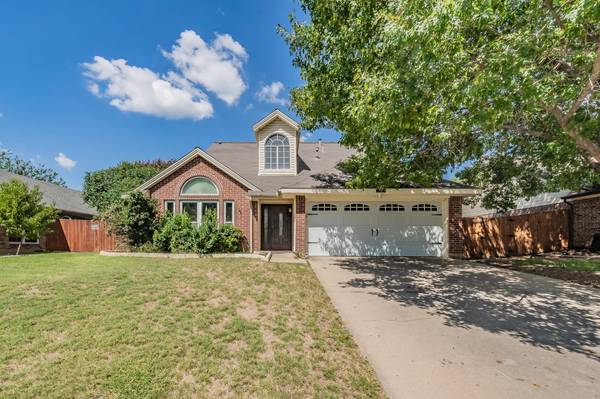 717 Timbercreek Drive, Hurst, TX 76053