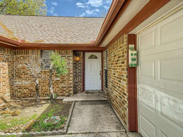 240 Bradford Drive, Hurst, TX 76053