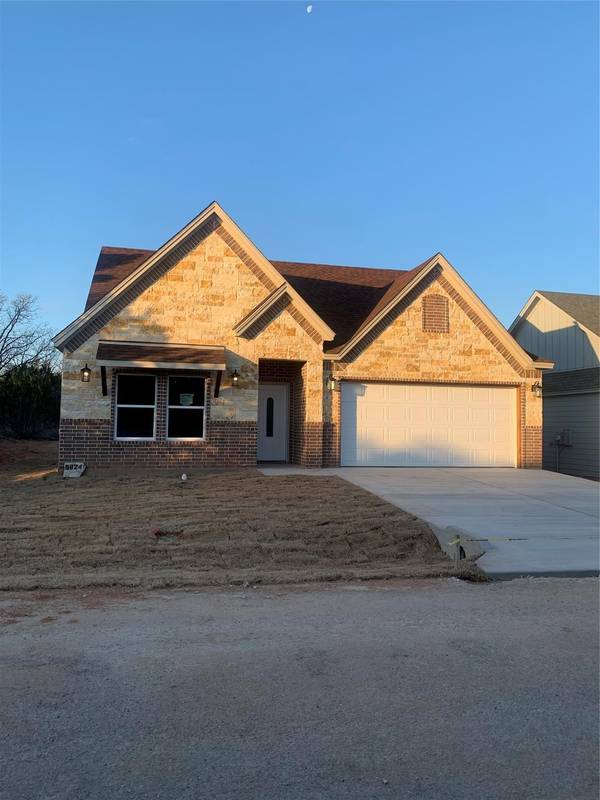 5824 Black Pine Circle, Granbury, TX 76048