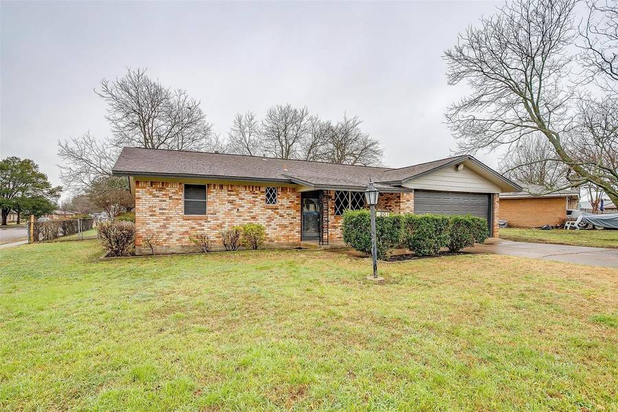 1201 Lynnwood Drive, Cleburne, TX 76033