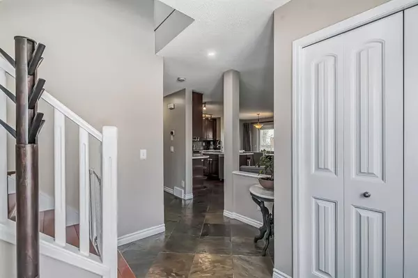 Calgary, AB T3H 3S4,258 Springbank PL SW