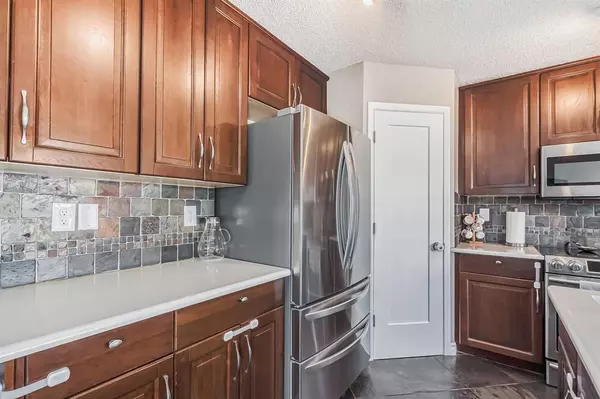 Calgary, AB T3H 3S4,258 Springbank PL SW