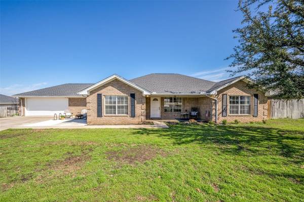 611 Grand Oaks Court, Alvord, TX 76225