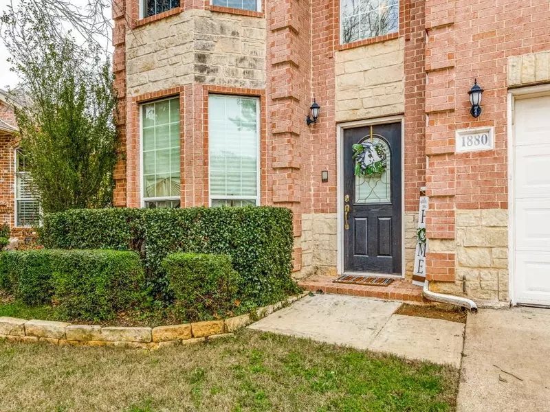 1880 Woodchase Drive, Fort Worth, TX 76120