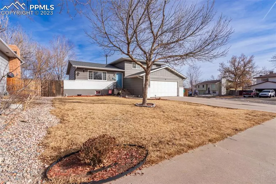 2 Armstrong LN, Pueblo, CO 81001