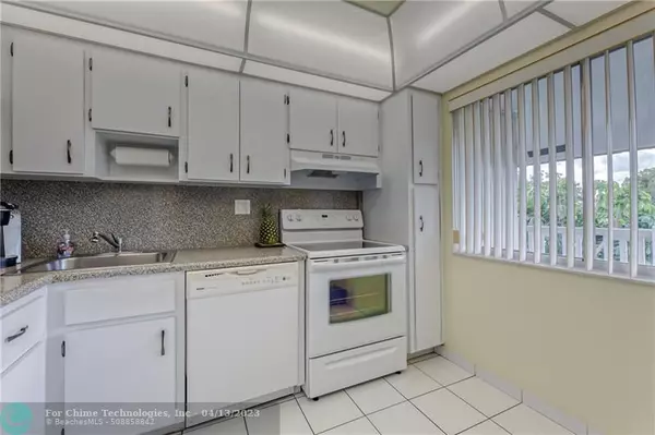 Lauderhill, FL 33319,3772 Inverrary Blvd  #M 205