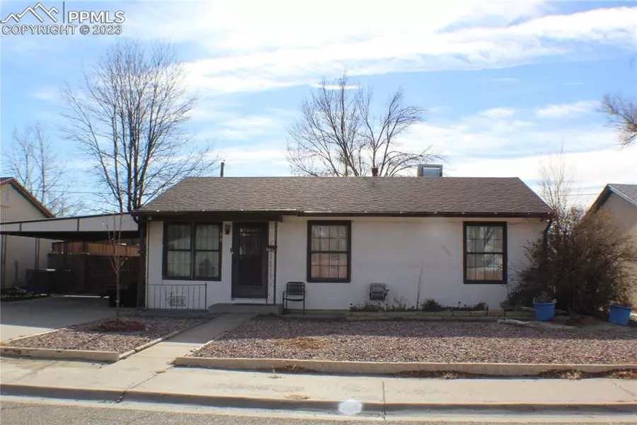 16 Taos RD, Pueblo, CO 81001