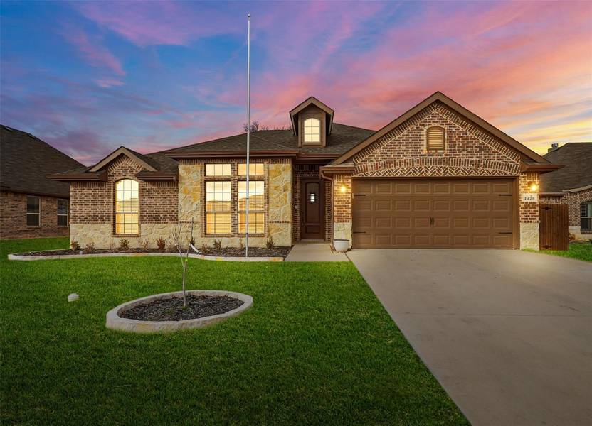 1428 Glade Meadows Drive, Burleson, TX 76058